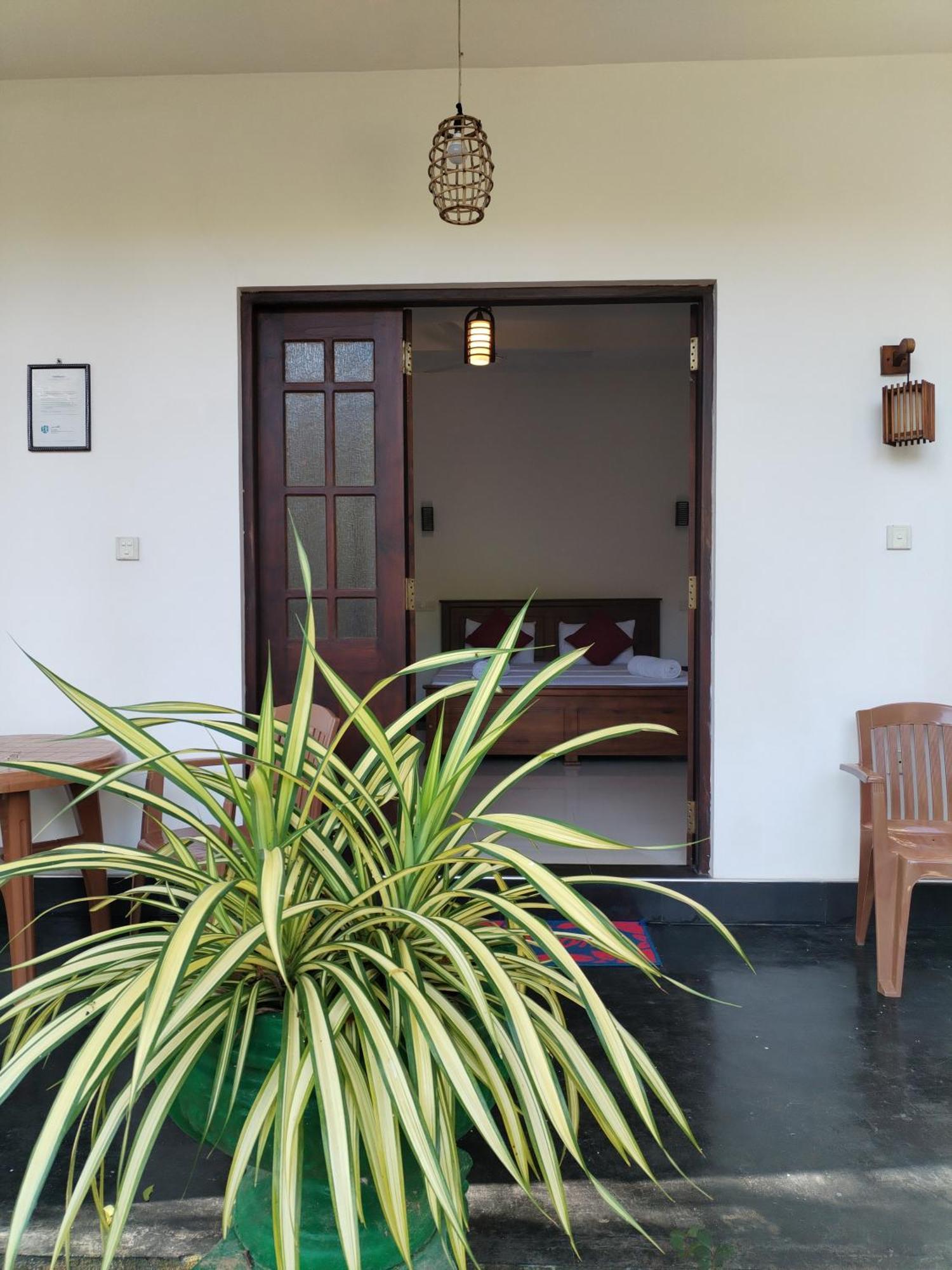 Leen Tangalle Exteriör bild